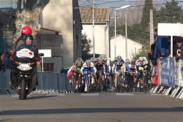 The bunch heads for the finish line in the sprint
