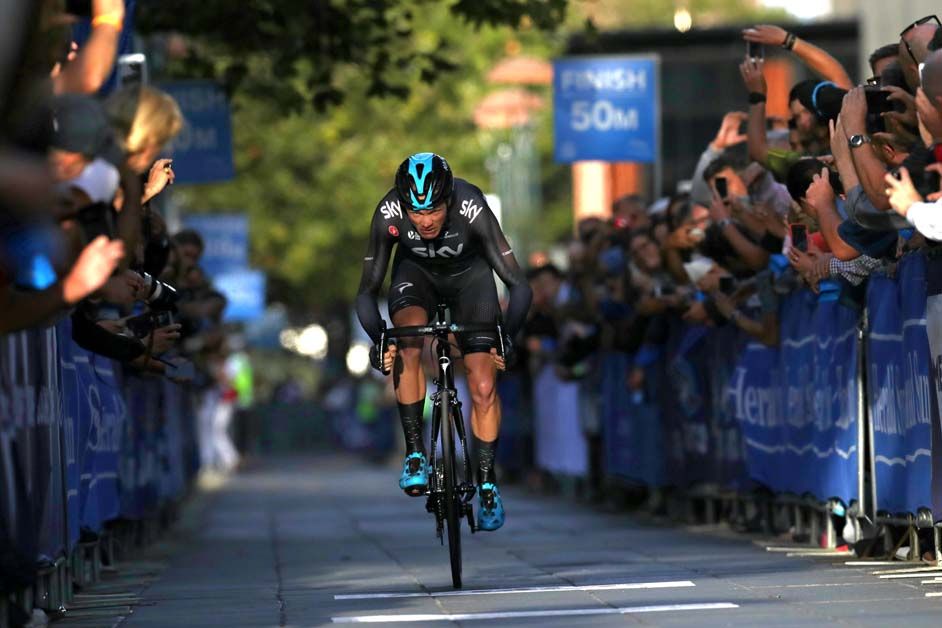 Chris Froome makes his last effort to the line