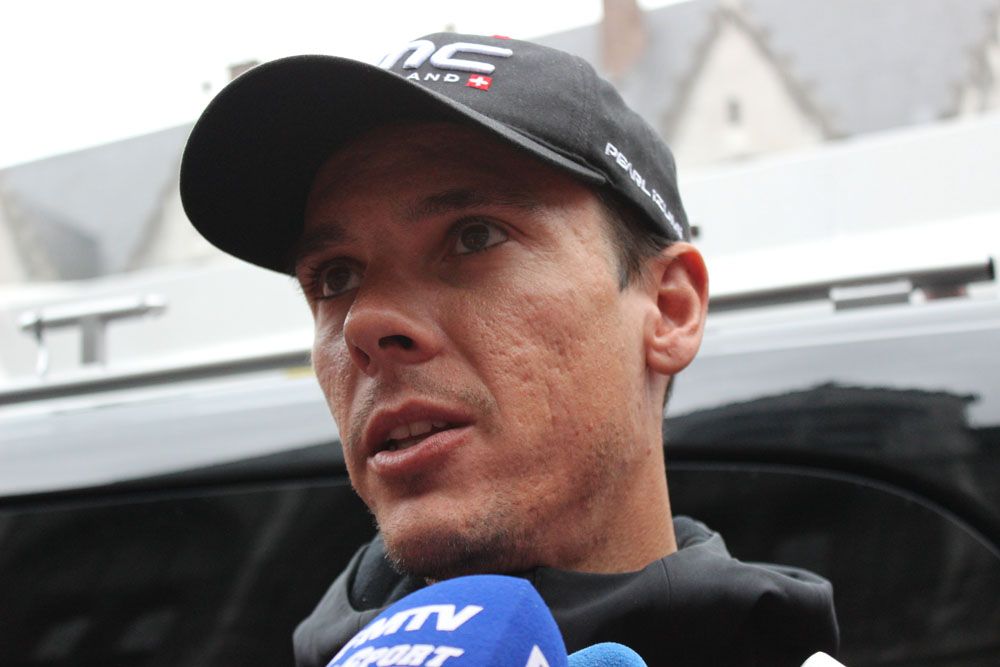 Philippe Gilbert talks to the media