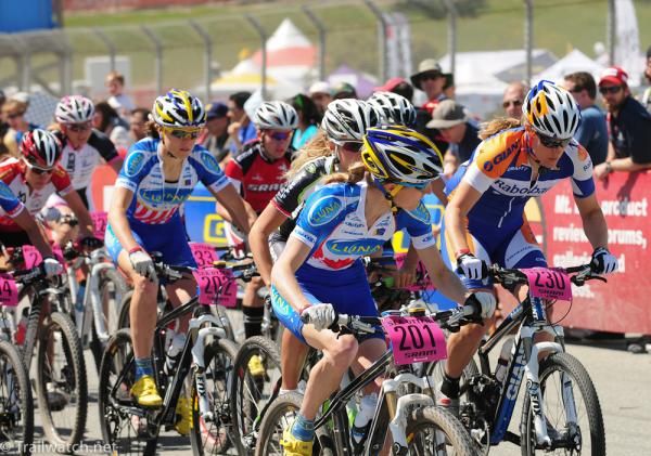 Catharine Pendrel (Luna) looks to Katie Compton (Rabobank-Giant) to lead on the pavement