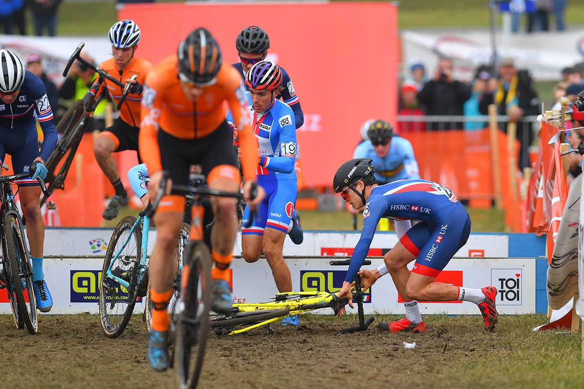 The under-23 men in action at the 2017 European Cyclo-cross Championships.
