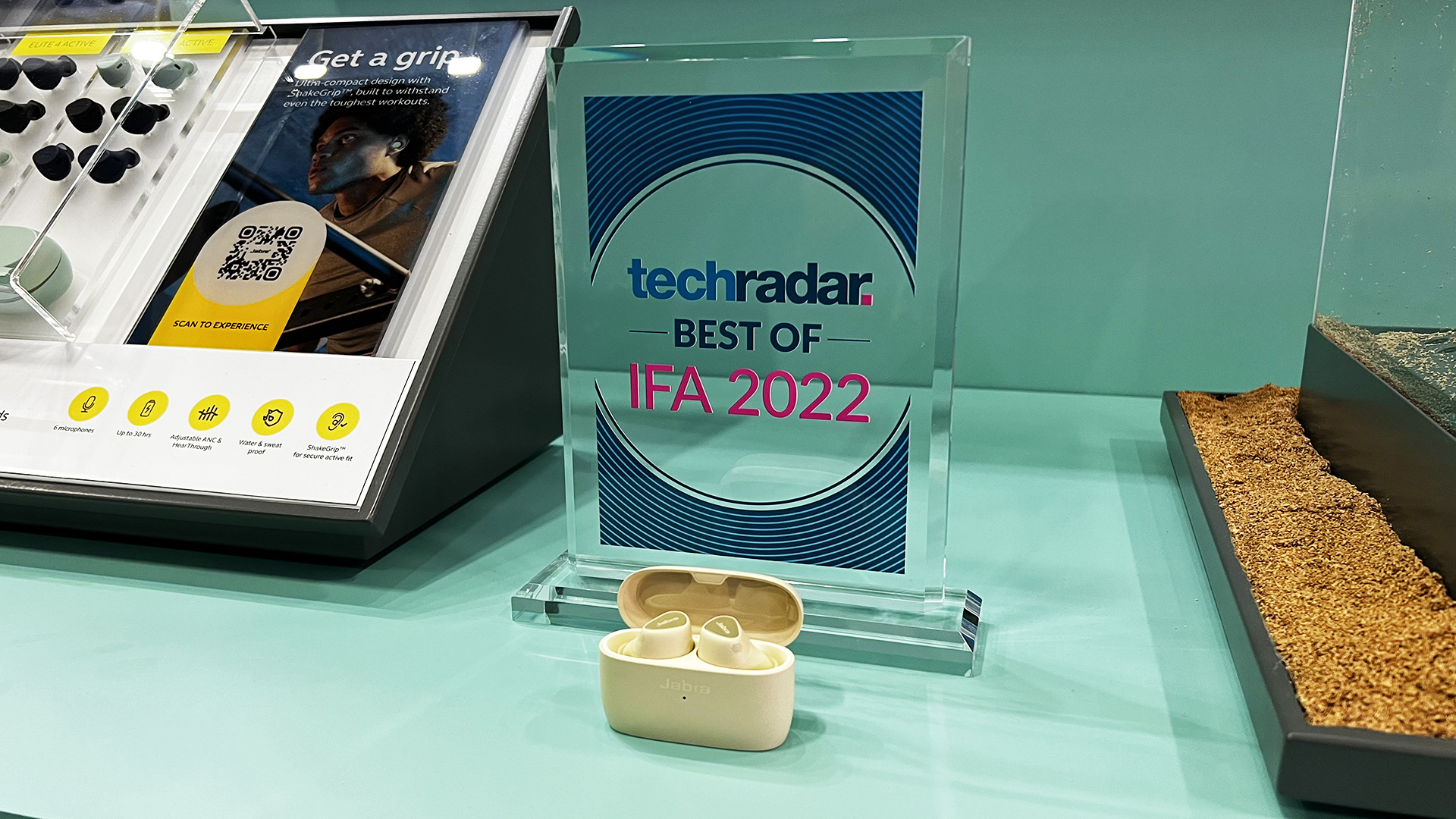 IFA 2022 award with Jabra Elite 5 earbuds in charging case.