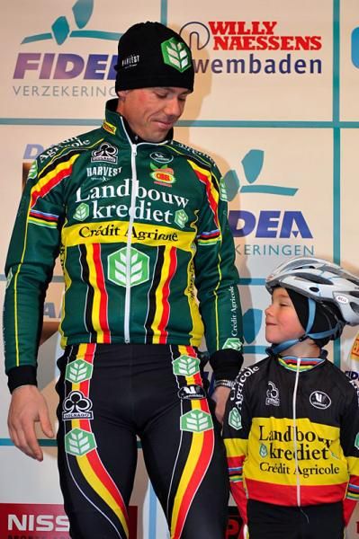 Sven Nys (Landbouwkrediet-Colnago) on the podium with his son Thibau.