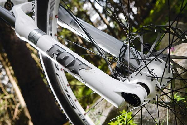 The adjustable travel Fox Talas RL fork with bolt-thru axle gives super precise steering