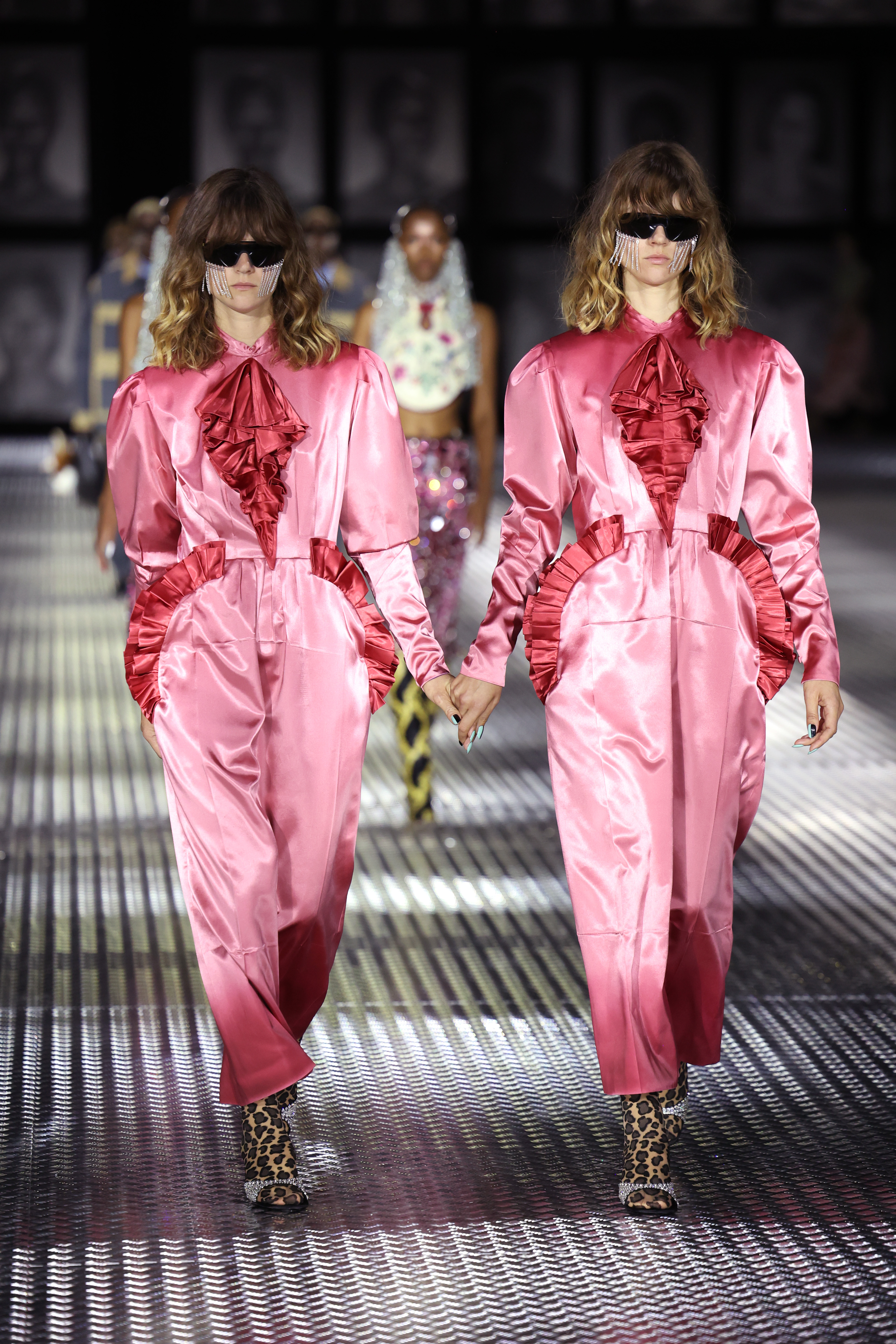 MILAN, ITALY - SEPTEMBER 23: Models walk the runway of the Gucci Twinsburg Show during Milan Fashion Week Spring/Summer 2023 on September 23, 2022 in Milan, Italy. (Photo by Daniele Venturelli/Getty Images for Gucci)
