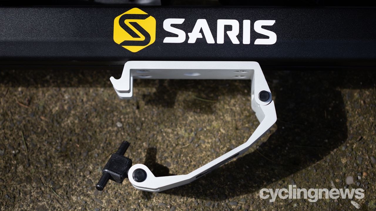 Saris Modular Hitch System (MHS) duo tray mounting mechanism