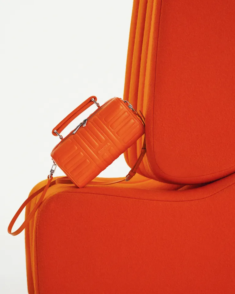 Rimowa lança malas Orange e Magenta para 2026