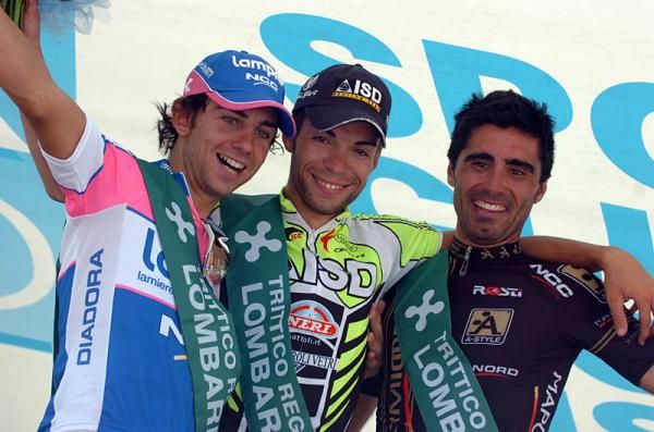 Giovanni Visconti (ISD) tops the Coppa Agostoni podium with Mauro Santambrogio (Lampre-NGC) and Francisco Jos&eacute; Ventoso (CarmioOro - A-Style).