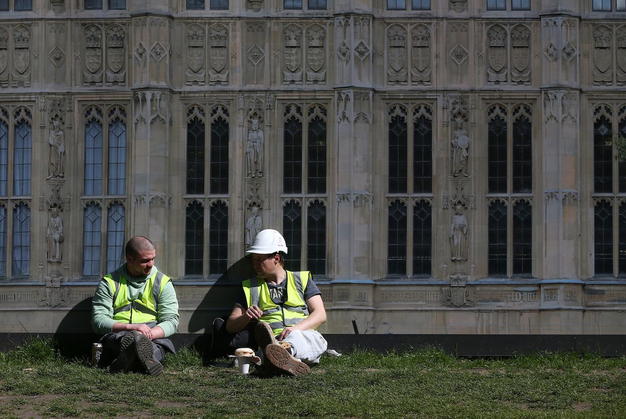 Builders break in heat