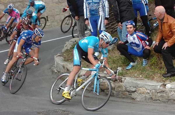 Alessandro Petacchi (Milram) corners on the downhill to Sanremo