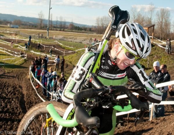 Kaitlin Antonneau (Cannondale-Cyclocrossworld.com) shouldering her bike rather than pushing it on the run-up.