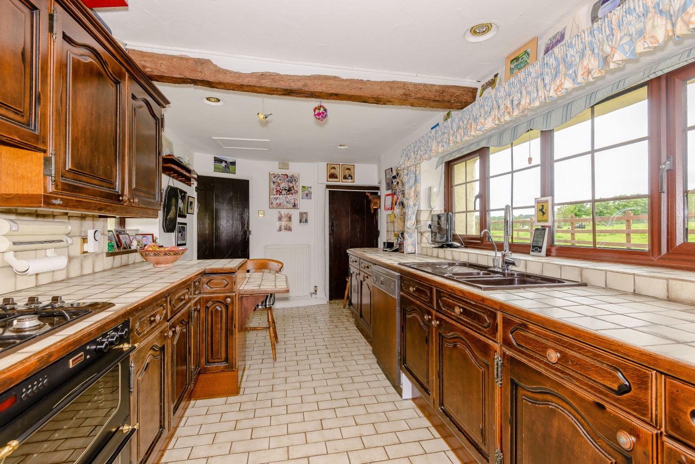 Pentre-Isa-kitchen-Jackson-Stops-e1576667182701.jpg