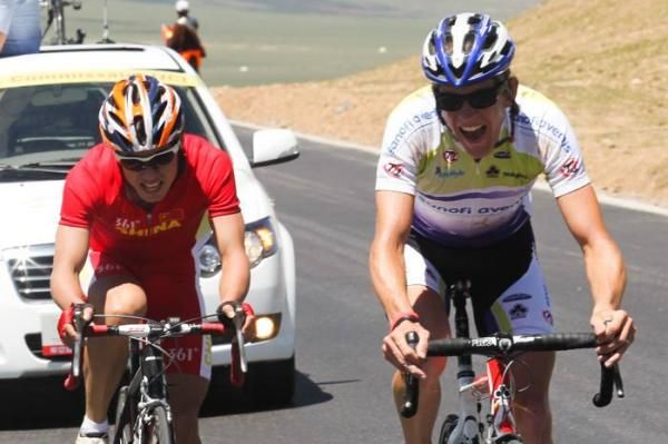 Jiao Pengda (China) and Thomas Rabou (TT1) out front on the climb.