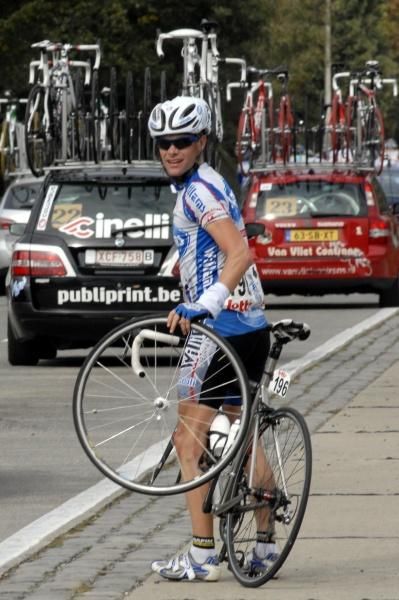 Jan Kuyckx (V&eacute;randas Willems) waits for his team car to come up with a spare wheel.