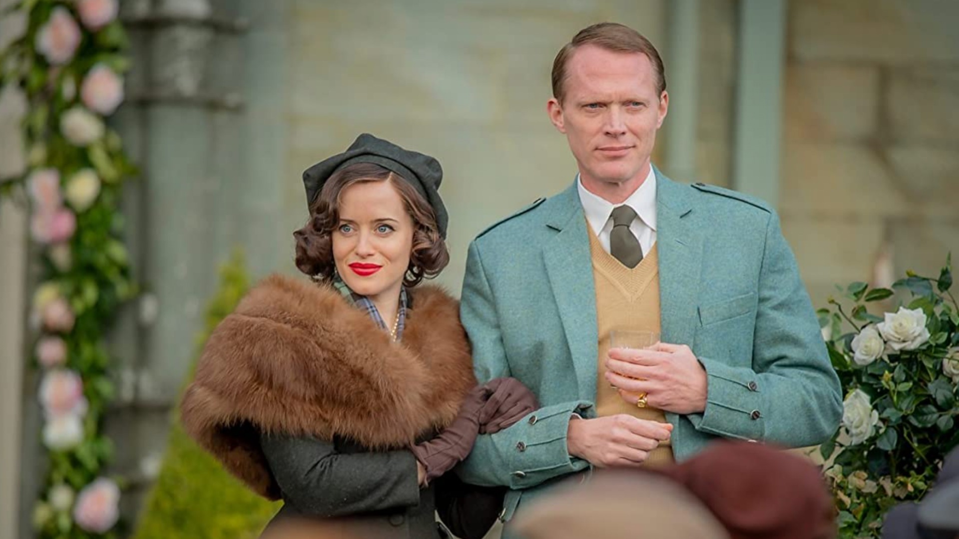 Claire Foy und Paul Bettany in „Ein sehr britischer Skandal“.