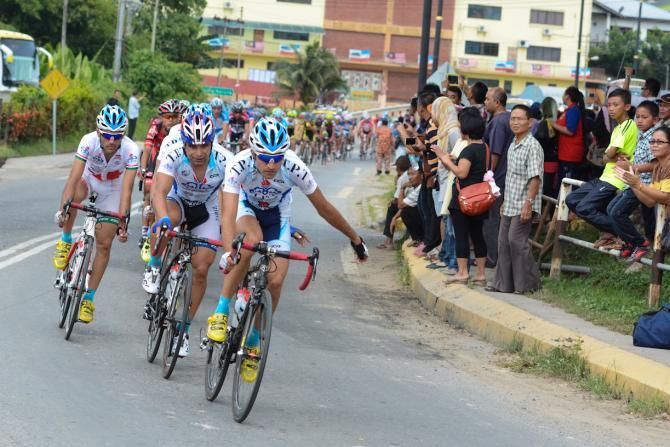 Tabriz Petrochemical lead the peloton