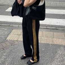 Stephanie Broek wearings Tabis.