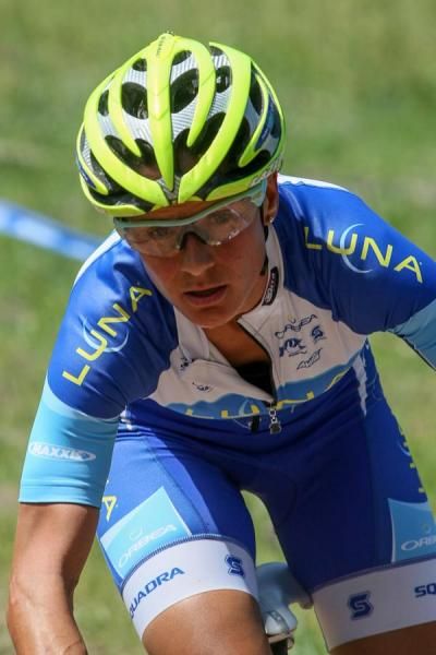 Katerina Nash (CZE) Luna Pro Team - slots in third on the second lap.