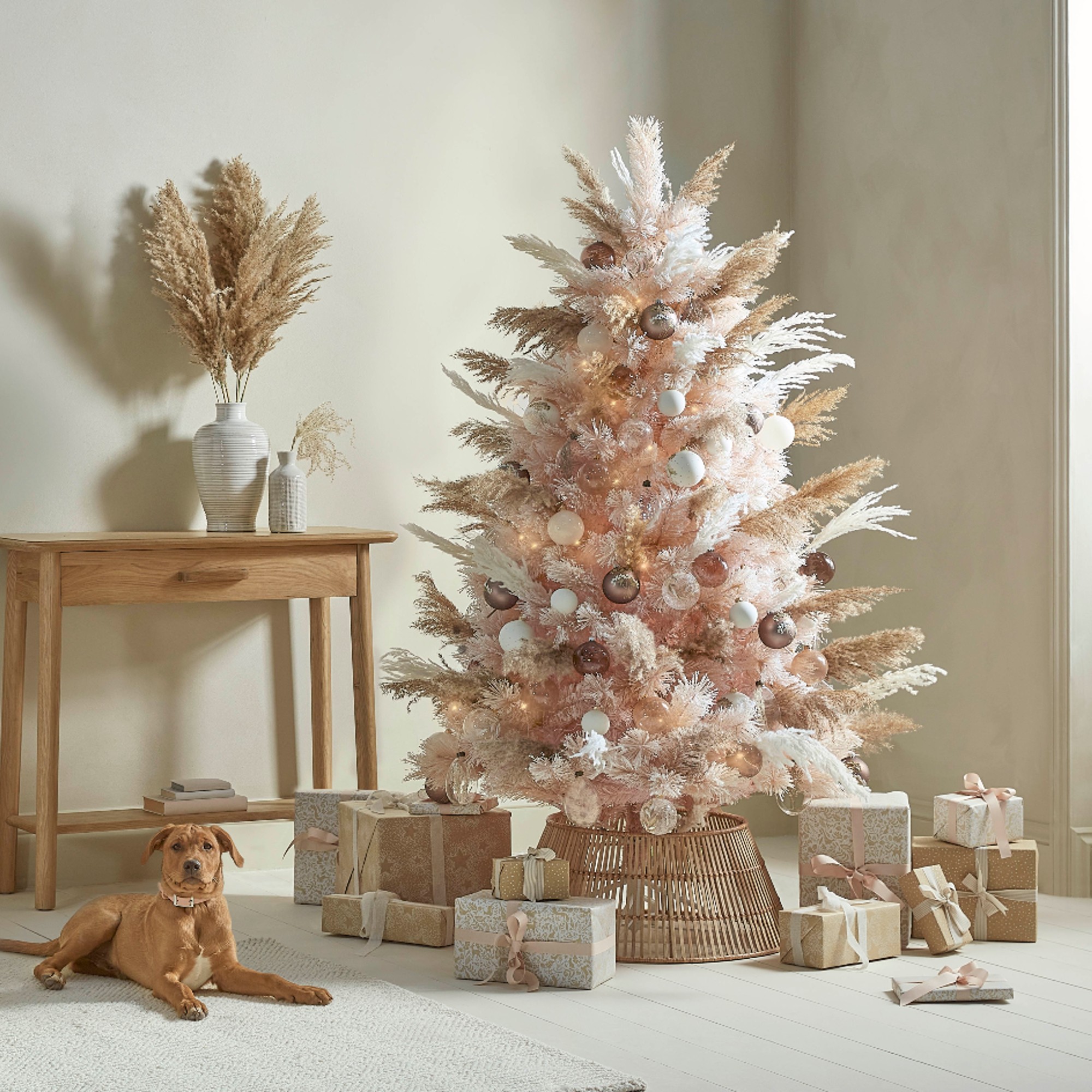 Navidad Jajaja Intolerable Pink Christmas trees are trending on TikTok | Ideal Home