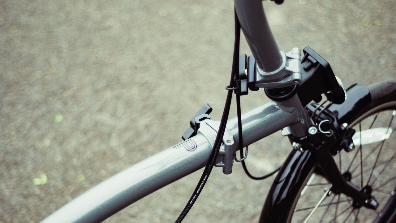 The front hinges of a Brompton P-Line