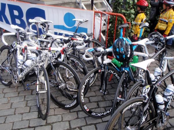 Saxo Bank's Specializeds mixed in with a few of Sky's Pinarellos