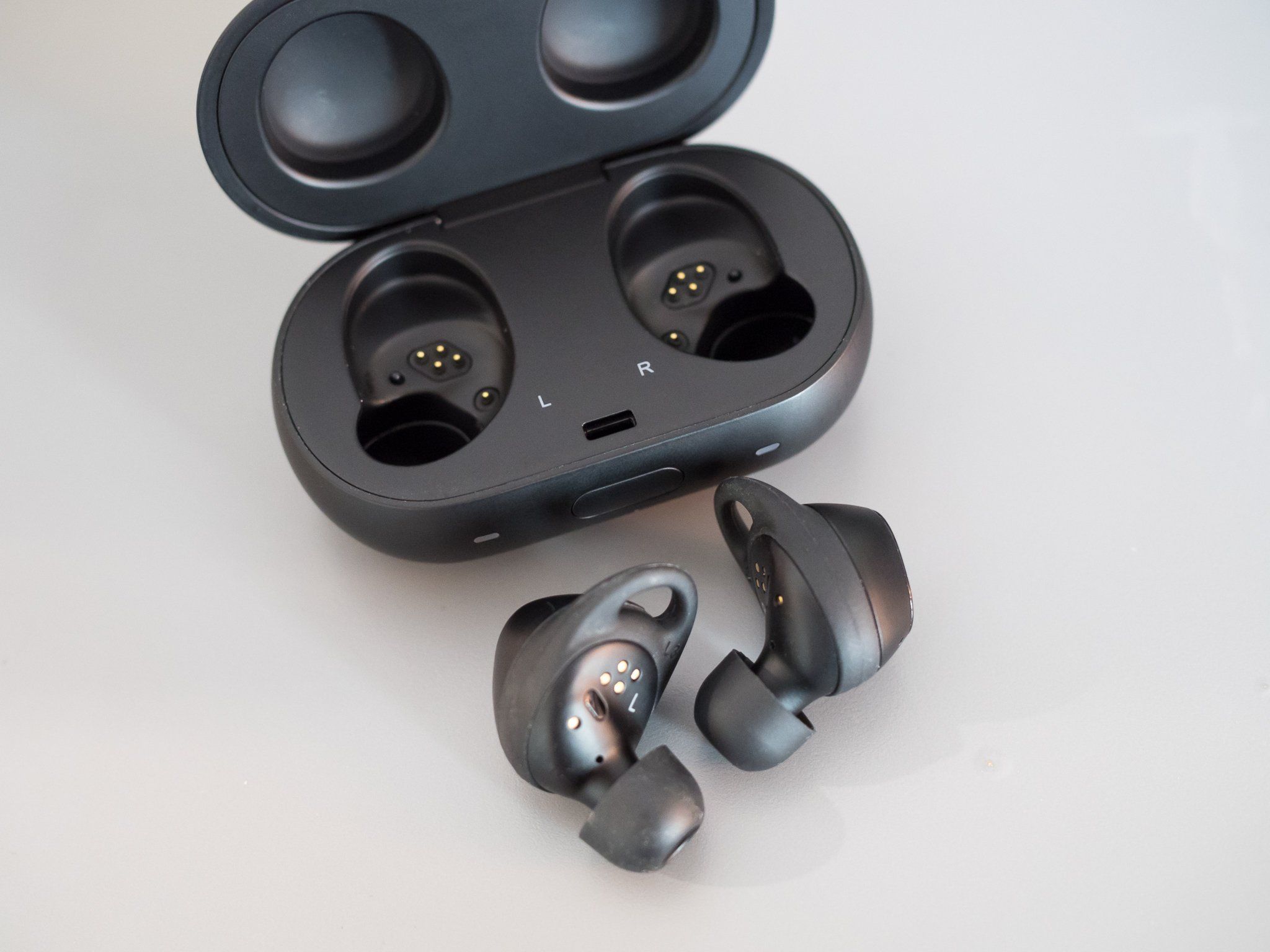 SAMSUNG - サムスン 完全ワイヤレスイヤホン Galaxy Gear IconX(2018) Samsung Gear IconX (2018 Edition) Cord-free Fitness Earbuds
