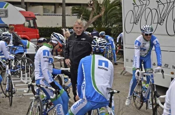 Discussing things before setting out