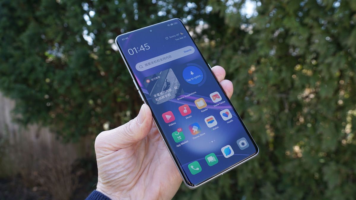 Oppo Find X6 Pro outside screen