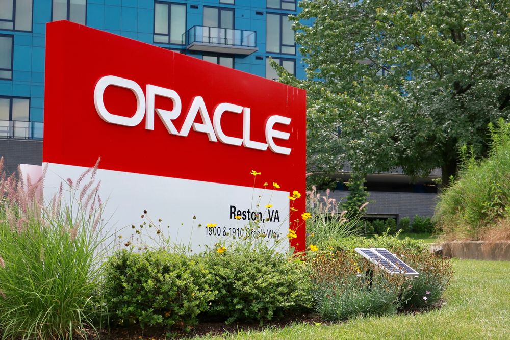 A sign with Oracle&amp;#039;s logo on it outside some offices