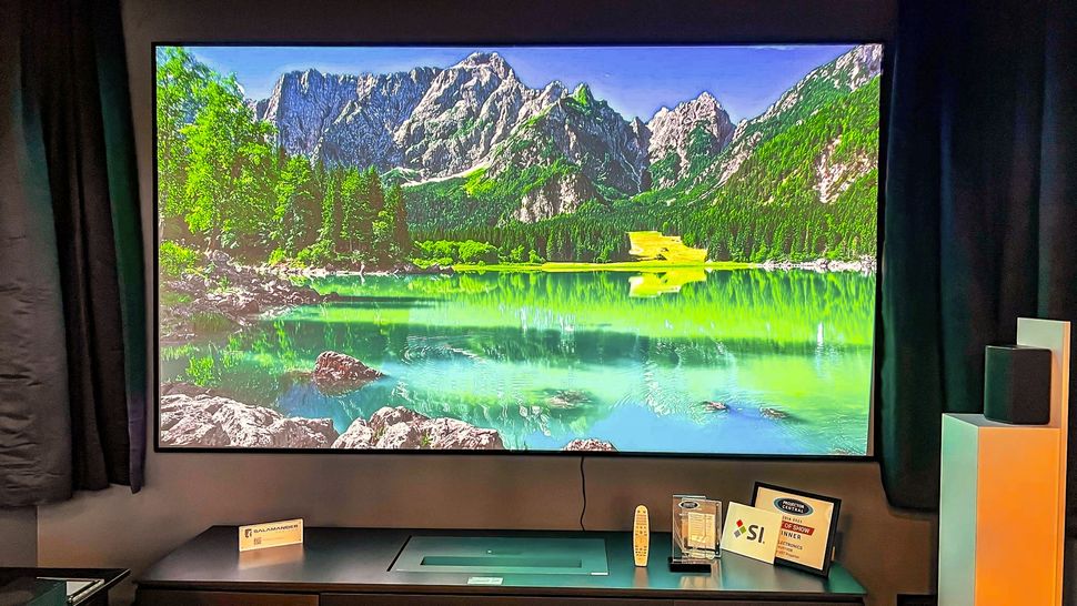 I Just Saw LG s New 120 inch Laser Projector And It Blows Away Your i-just-saw-lg-s-new-120-inch-laser-projector-and-it-blows-away-your