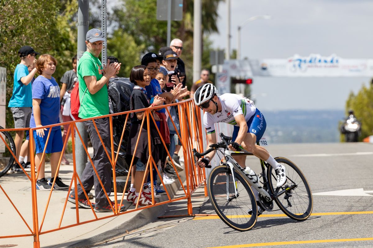 The action in the men's race started early with Kaler Marshall (Expeditors Elite Cycling) going solo off the front and quickly building up a 1 minute advantage.