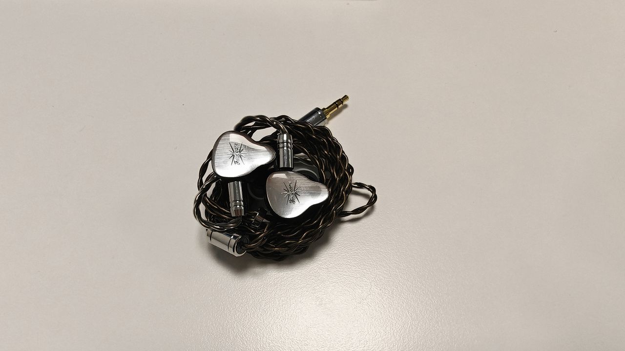 A selection of photos of the Kiwi Ears KE4 IEMs.