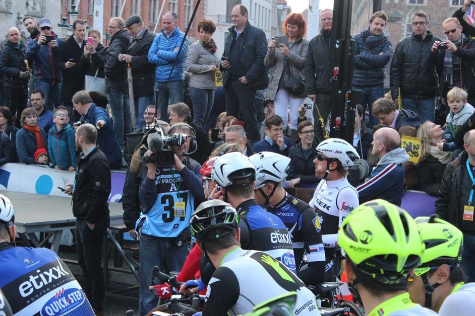 Fabian Cancellara get's in some final pre-race food on the start line