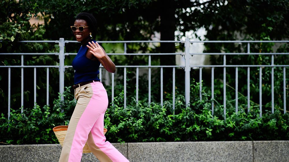 Pink, Street fashion, Fashion, Jeans, Footwear, Sportswear, Grass, Photography, Trousers, Shoe,