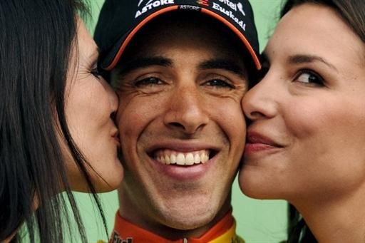 Jonathan Castroviejo (Euskaltel-Euskadi) on the podium after his surprise win in the Tour de Romandie prologue.