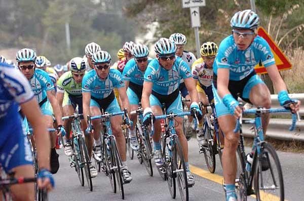 The sky blue boys keep an eye on things for their man Petacchi