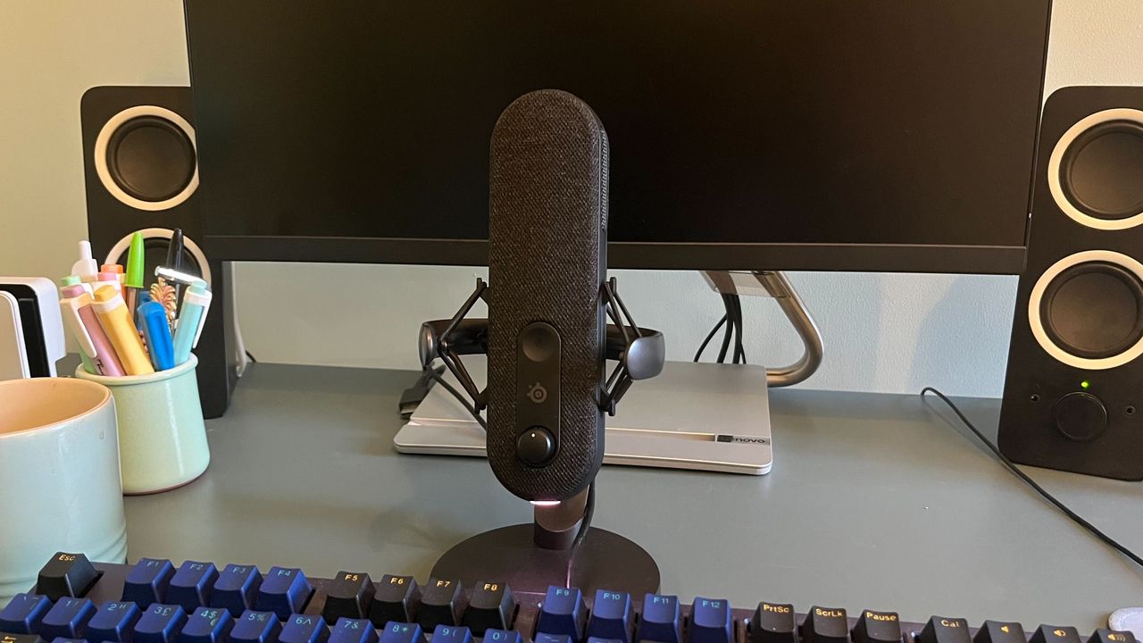 SteelSeries Alias microphone