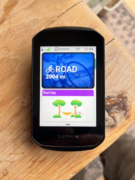 A Garmin Edge 550 home screen