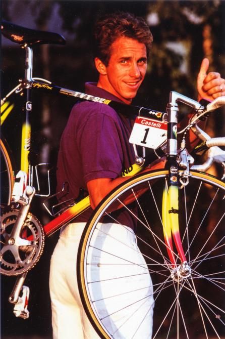 Greg LeMond with the number 1 dossard as defending champion at the 1990 Tour de France