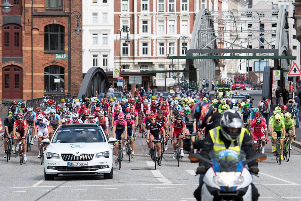 Athletes participate in the Euroeyes Cyclassics Hamburg