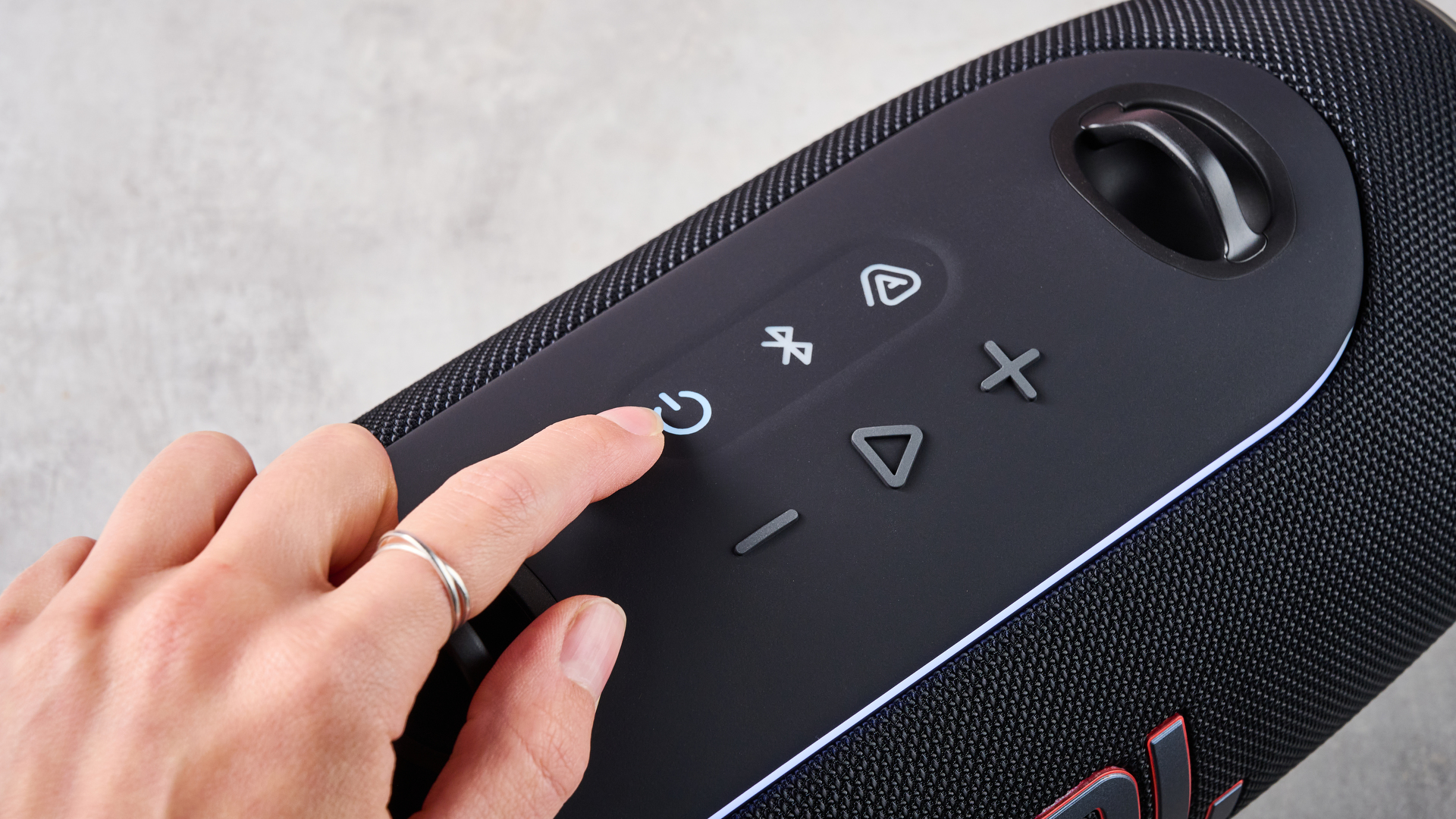 JBL Xtreme 5 buttons