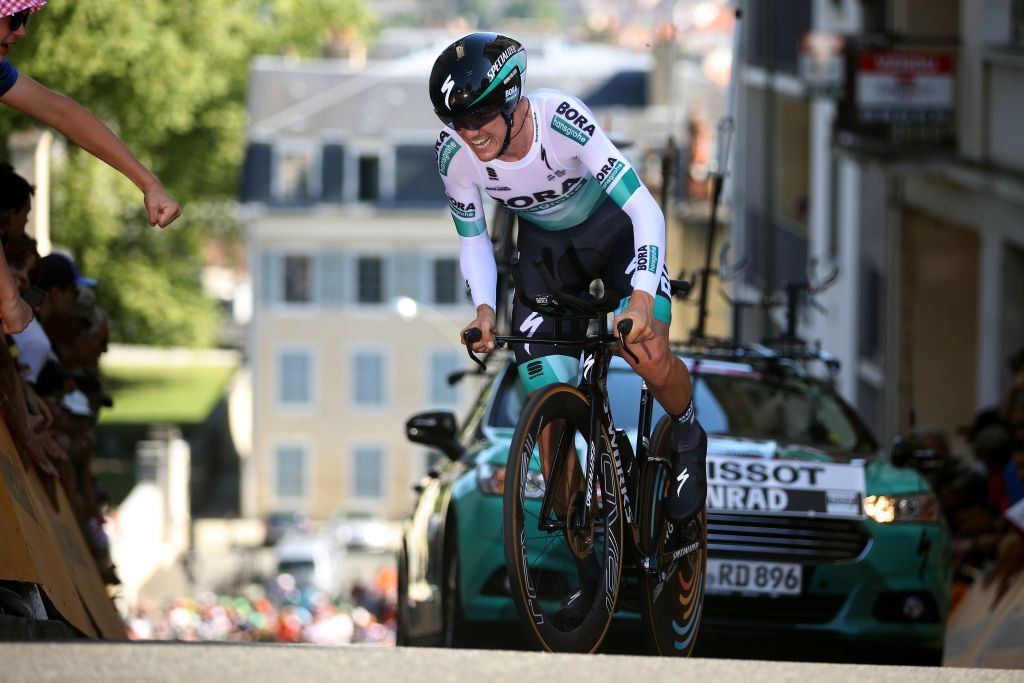 Patrick Konrad rides to the finish in Pau