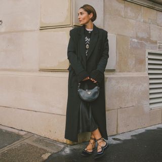 french girl flat-shoe outfit