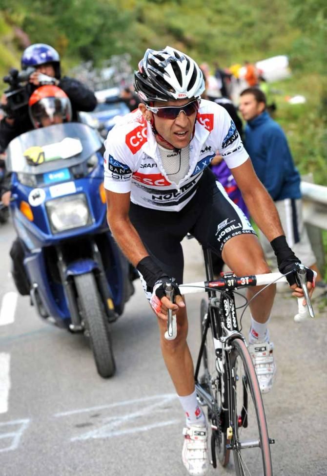 Carlos Sastre on the Angliru in 2008.