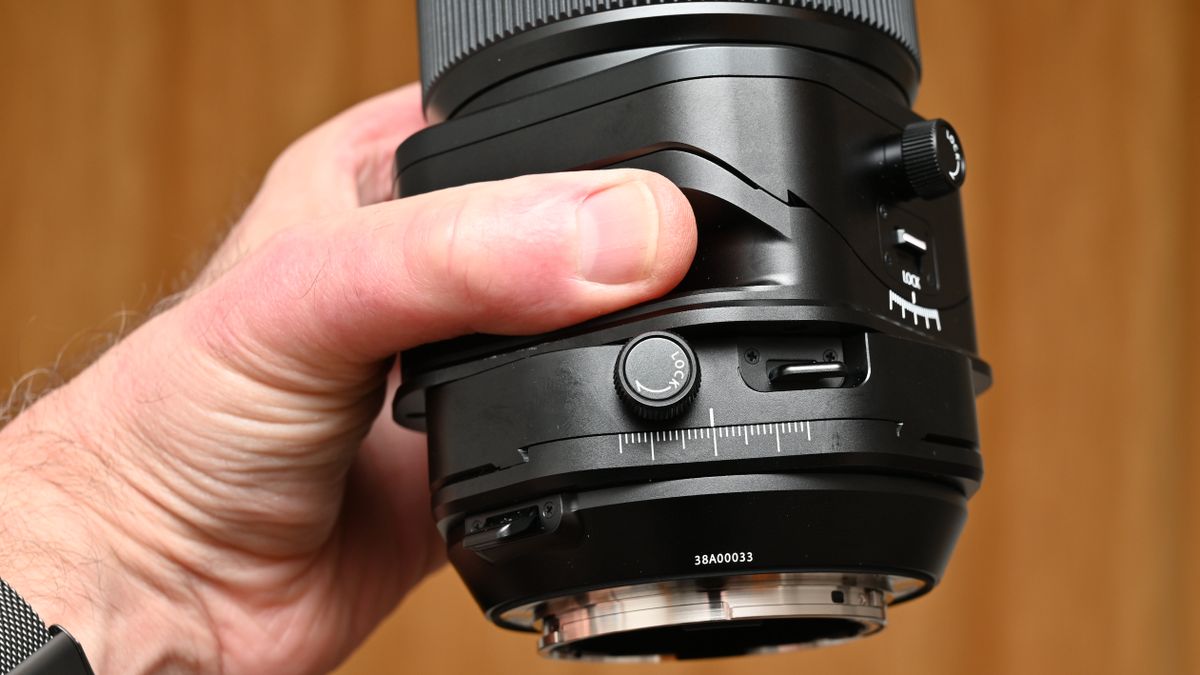 Fujifilm Fujinon GF 110mm F5.6 T/S Macro Review: Tilt, Shift And Rotate ...