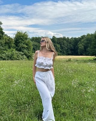 Woman standing in a field wearing an easy summer outfit.