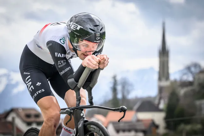 Mikkel Bjerg vince la cronometro di Belmont-de-la-Loire (foto: Getty Images)