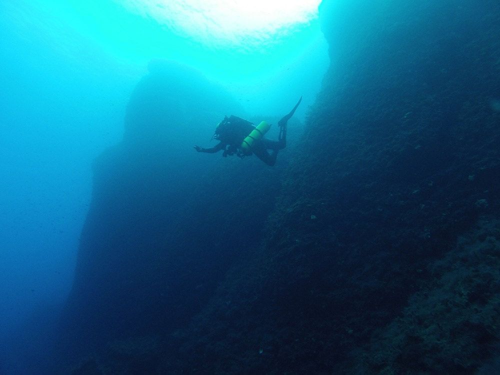 divers at the Antikythera shipwreck site