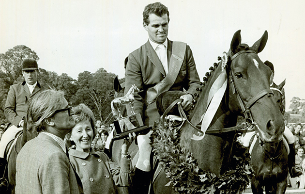 Jumping Derby presentation. Harvey Smith on Mattie Brown. Presentation by Mrs. John Wilson assisted by Mr John Wilson. Used 21/08/70.