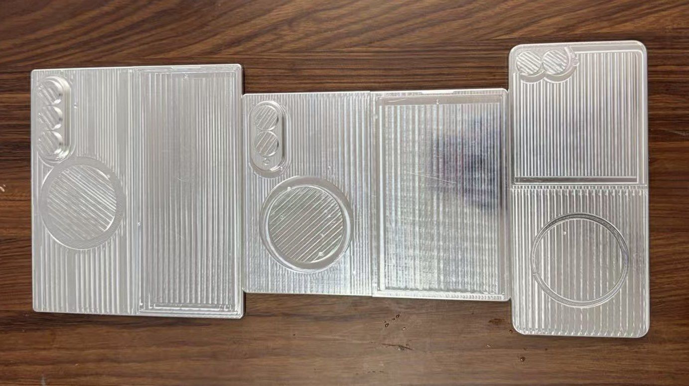 واحدهای ساختگی Samsung Galaxy Z Fold 8 ممکن است یک راز پنهان را فاش کنند – آنچه ما می دانیم